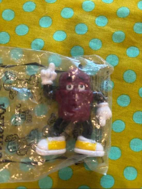 Dancin' Raisins Hardee's Promotional Figurines - Purple & Yellow - Picture 2 of 3